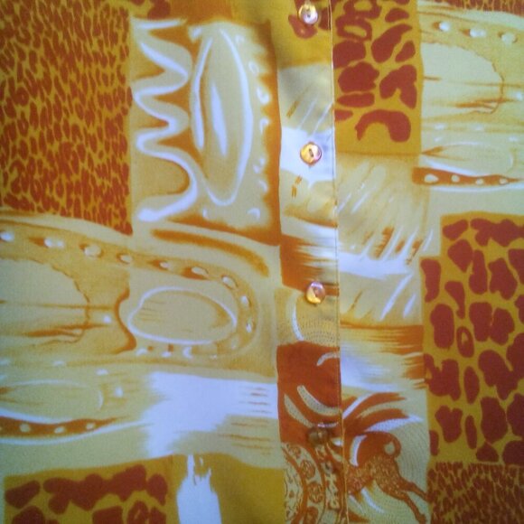 New Gear Shirt L Women Short Sleeve Button Up Animal Print Orange Yellow - Picture 9 of 16